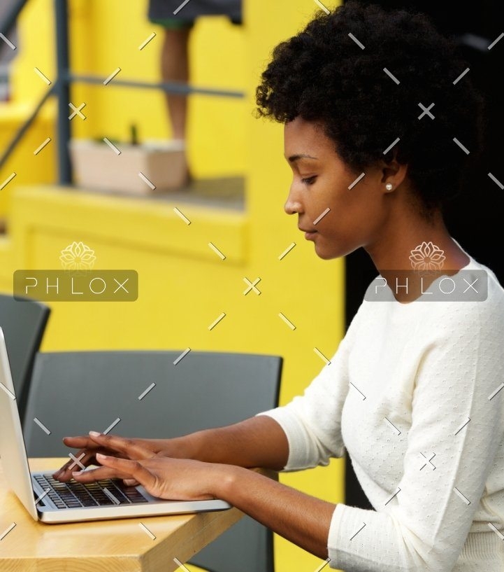 demo-attachment-21-attractive-young-woman-using-laptop-outside-P9RLFGU